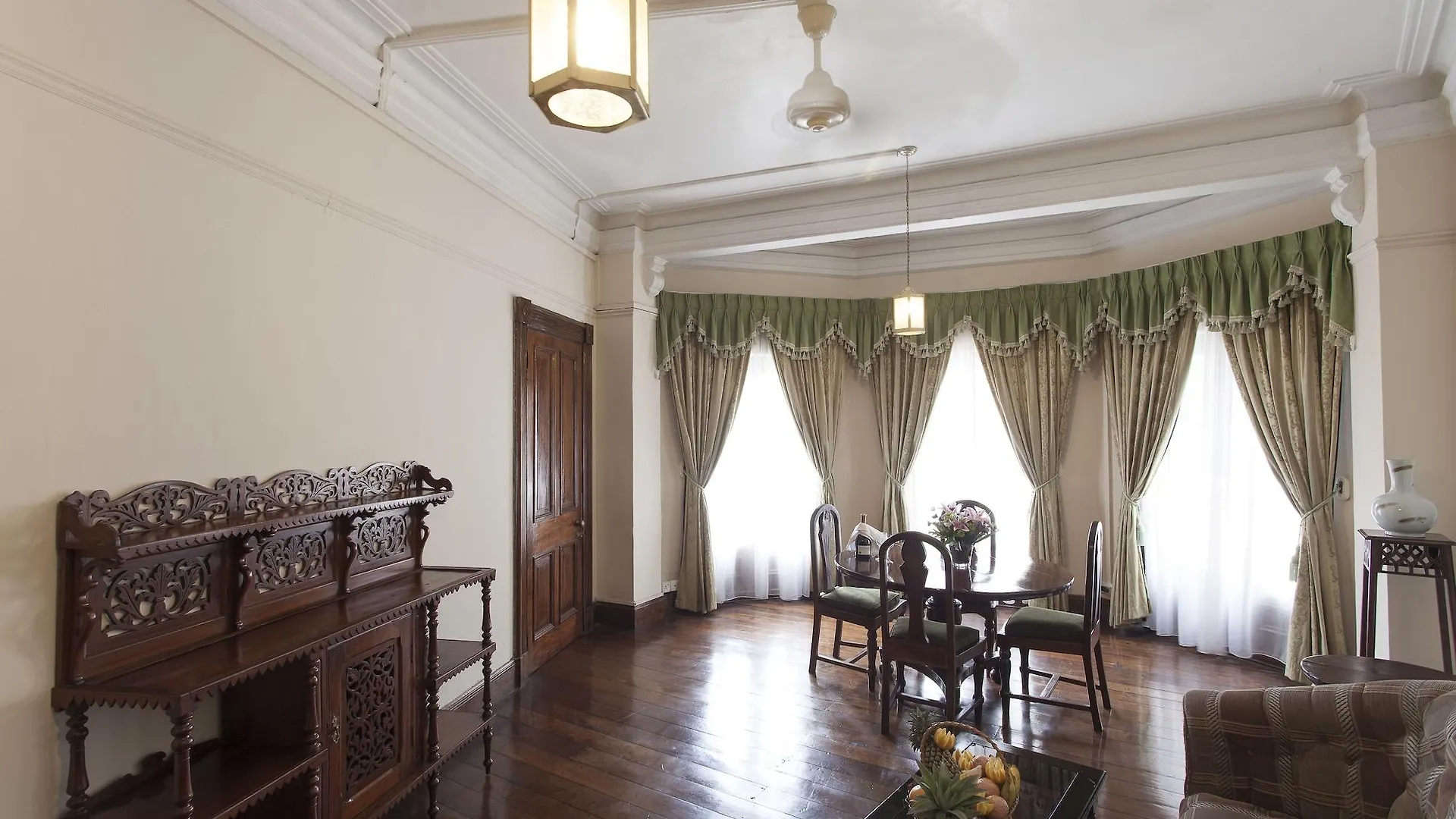 Queen'S Hotel Канди Шри-Ланка