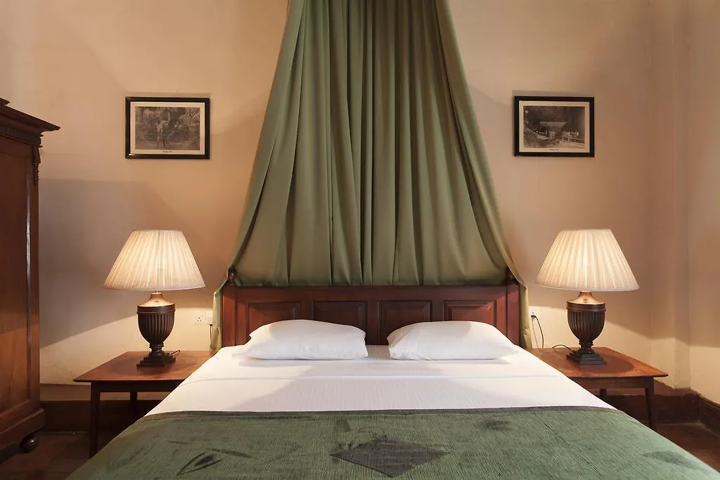 Queen'S Hotel Канди 5*,