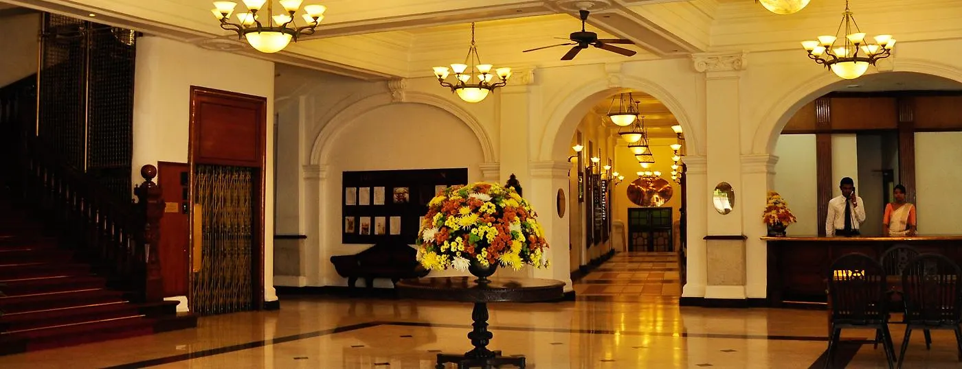 Queen'S Hotel Канди