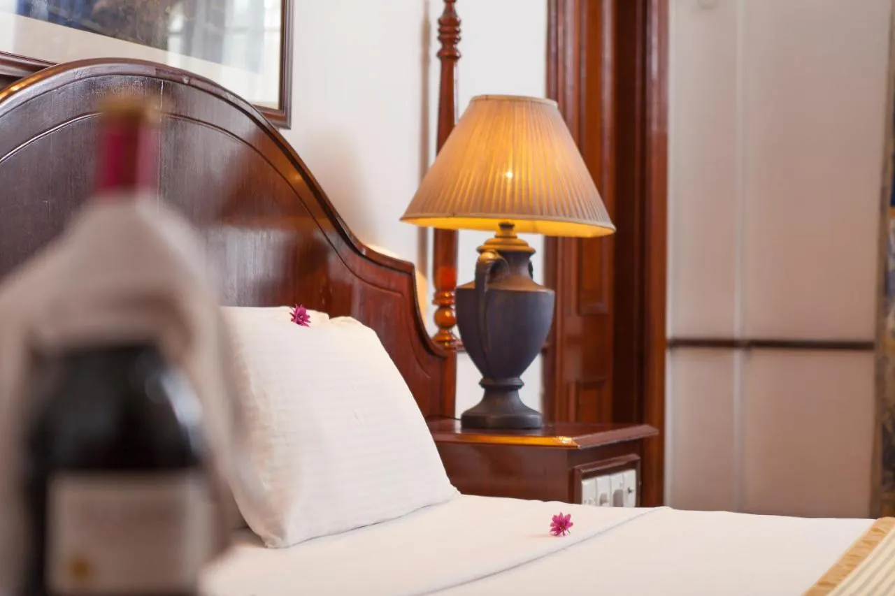 Queen'S Hotel Канди